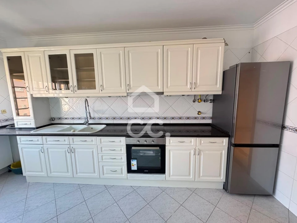 Apartamento T3 para Venda em Sacavém e Prior Velho Foto 2