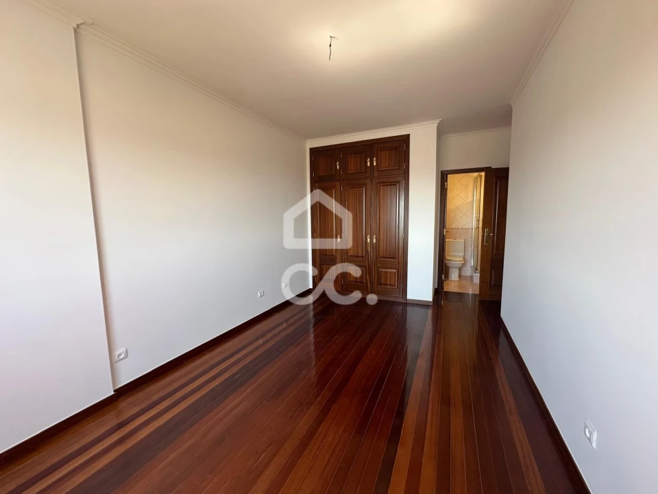 Apartamento T3 para Venda em Sacavém e Prior Velho Foto 16