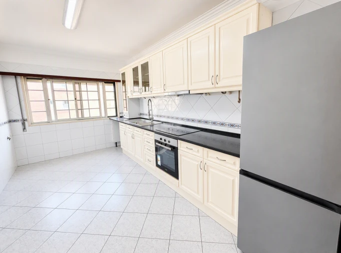 Apartamento T3 para Venda em Sacavém e Prior Velho Foto 4