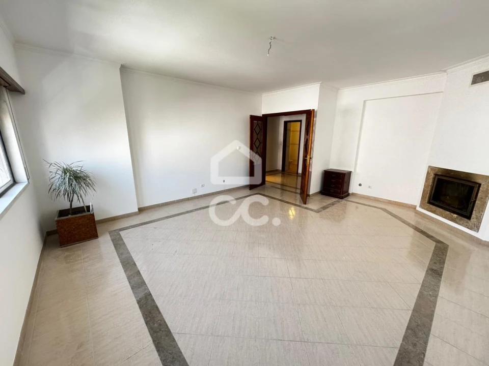 Apartamento T3 para Venda em Sacavém e Prior Velho Foto 3