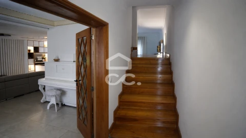 Moradia T4 para Venda em Creixomil