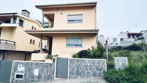 Moradia T3 para Venda em Gondomar (São Cosme), Valbom e Jovim