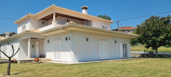Moradia T7 para Venda em Santa Clara e Castelo Viegas