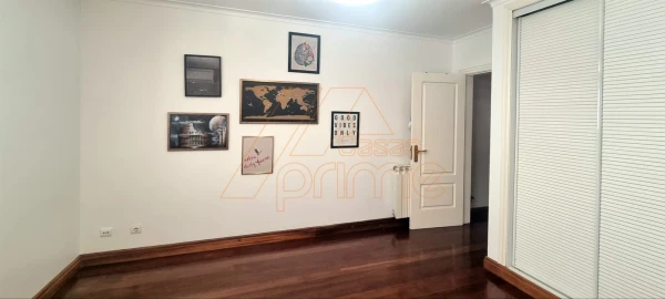 Moradia T7 para Venda em Santa Clara e Castelo Viegas
