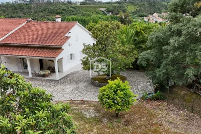 Moradia T4 para Venda em Gondemaria e Olival