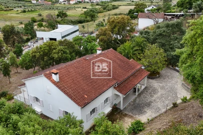 Moradia T4 para Venda em Gondemaria e Olival