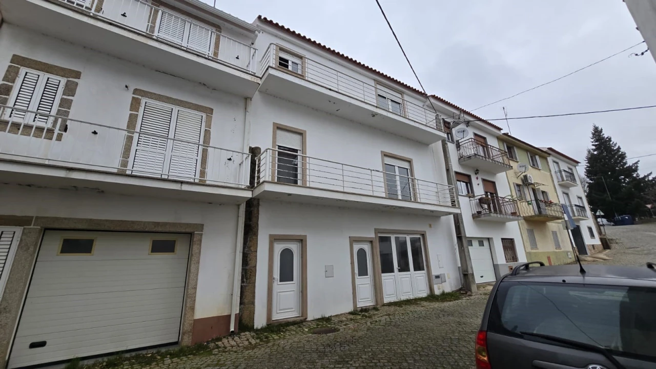 Moradia T2 para Venda em Sabugal e Aldeia de Santo António Foto 1