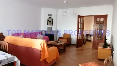 Apartamento T3 para Arrendamento em Quelfes