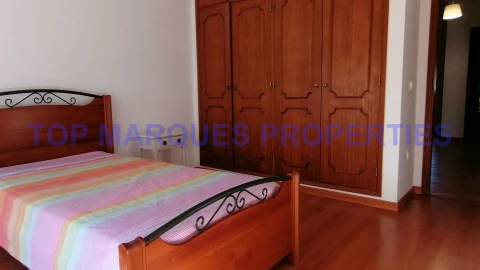 Apartamento T3 para Arrendamento em Quelfes