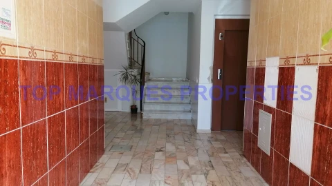 Apartamento T3 para Arrendamento em Quelfes