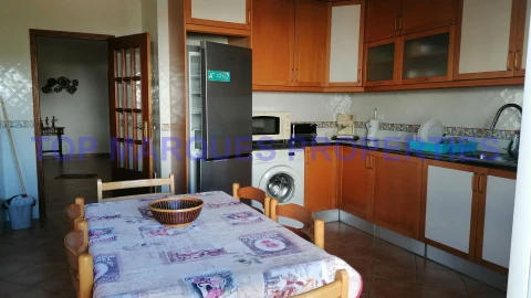Apartamento T3 para Arrendamento em Quelfes