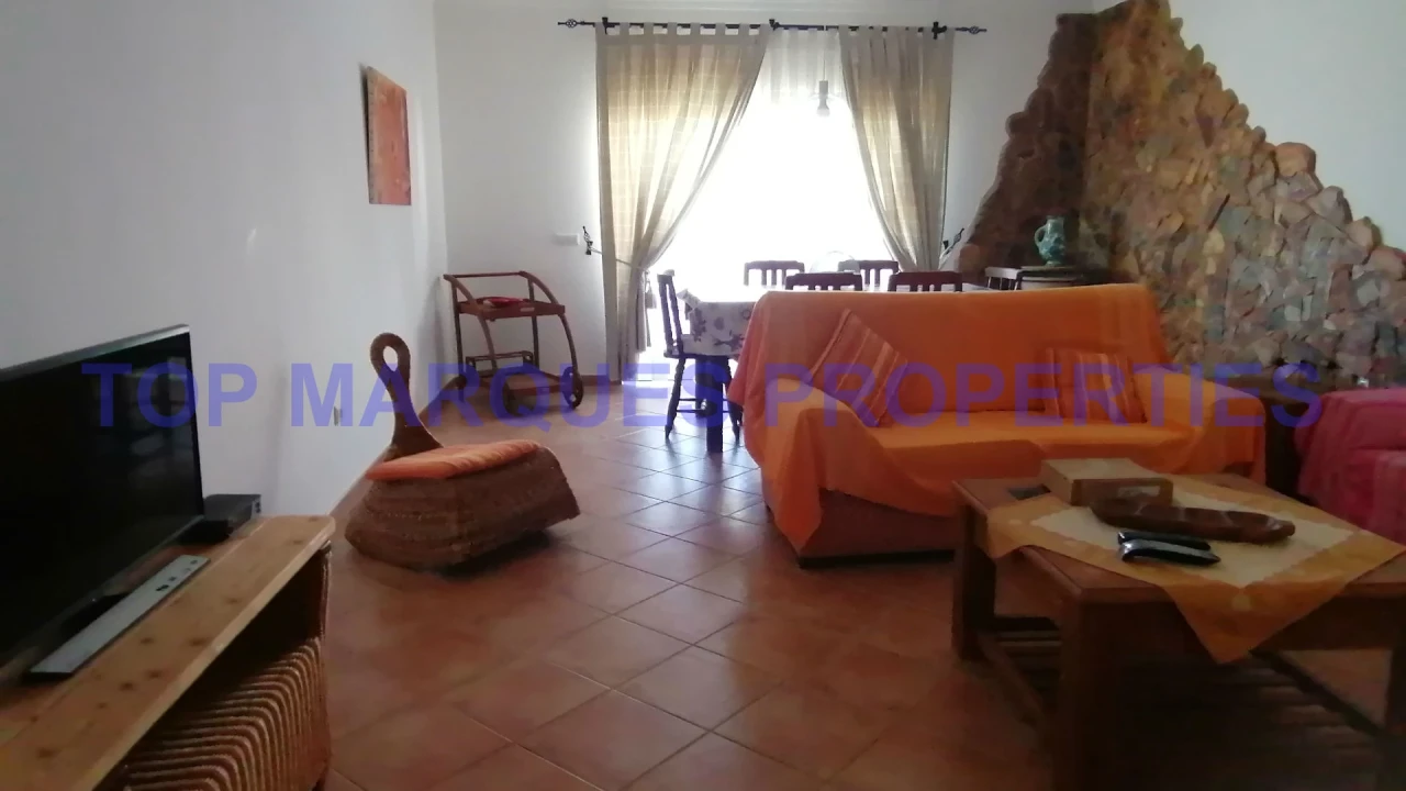 Apartamento T3 para Arrendamento em Quelfes Foto 2
