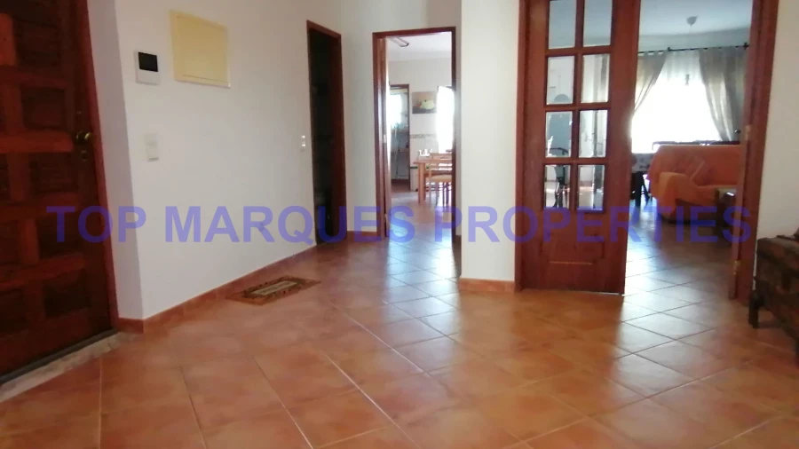 Apartamento T3 para Arrendamento em Quelfes Foto 4