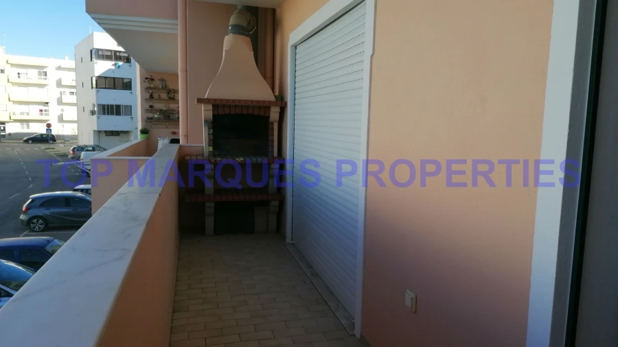 Apartamento T3 para Arrendamento em Quelfes Foto 7