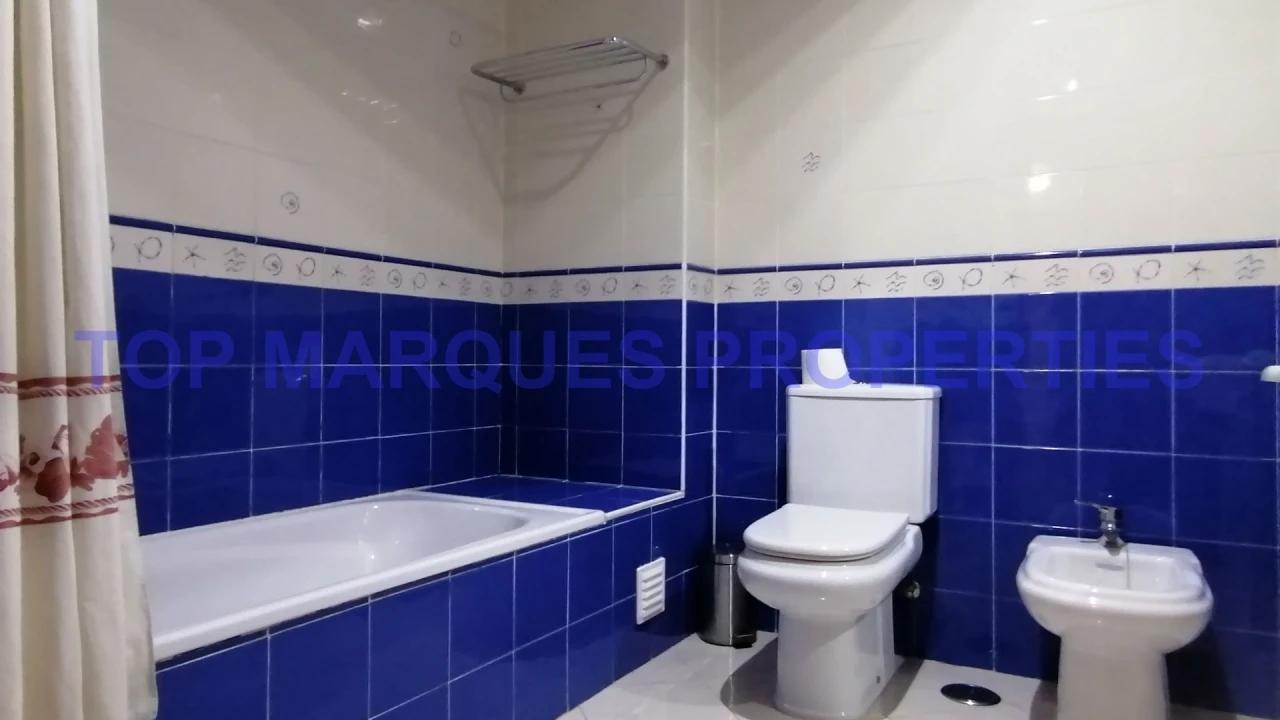 Apartamento T3 para Arrendamento em Quelfes Foto 12