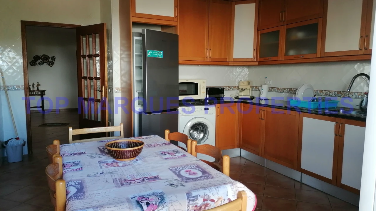 Apartamento T3 para Arrendamento em Quelfes Foto 5