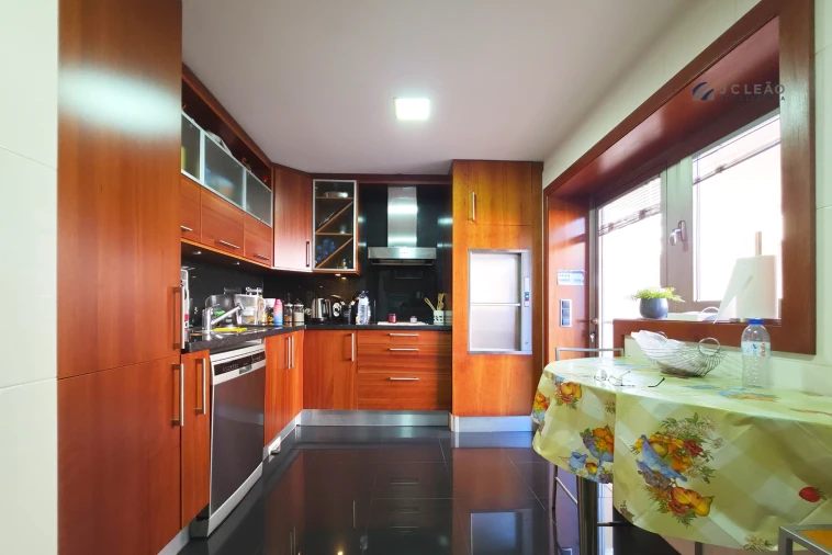 Moradia T4 para Venda em Valongo Foto 3