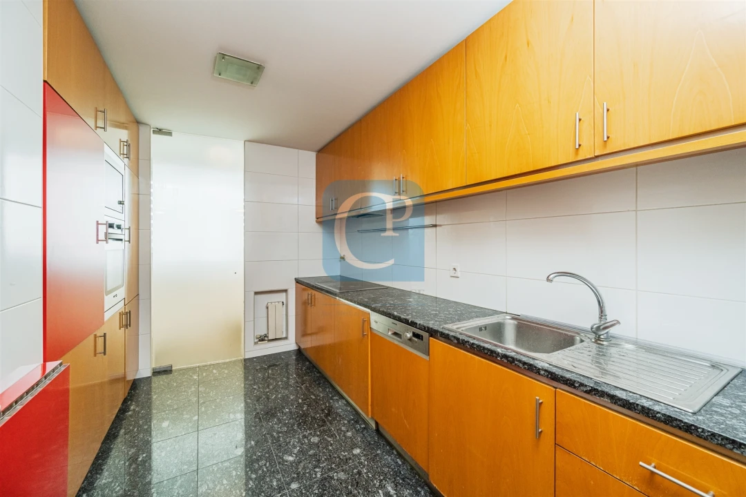 Apartamento T2 para Arrendamento em Ramalde Foto 10