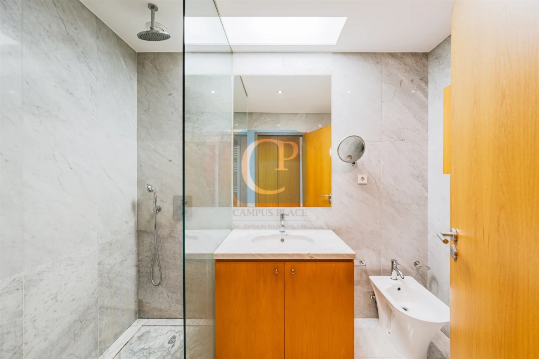 Apartamento T2 para Arrendamento em Ramalde Foto 15