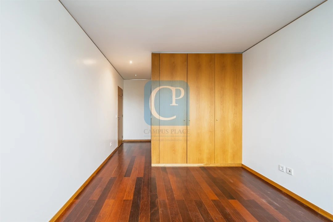 Apartamento T2 para Arrendamento em Ramalde Foto 17