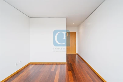 Apartamento T2 para Arrendamento em Ramalde