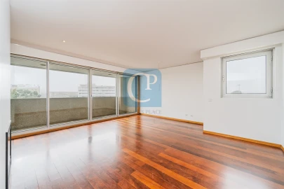 Apartamento T2 para Arrendamento em Ramalde