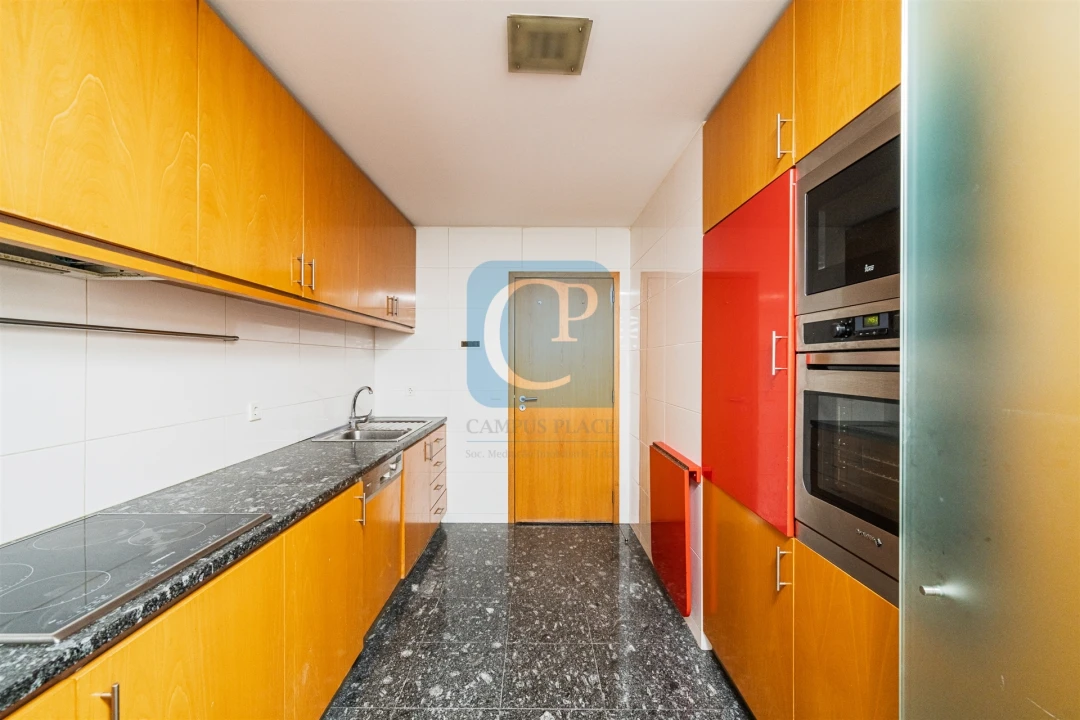 Apartamento T2 para Arrendamento em Ramalde Foto 8