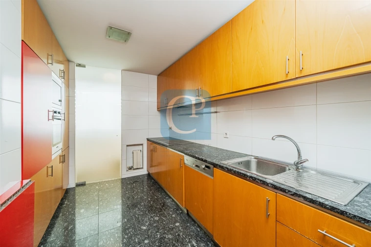 Apartamento T2 para Arrendamento em Ramalde Foto 10