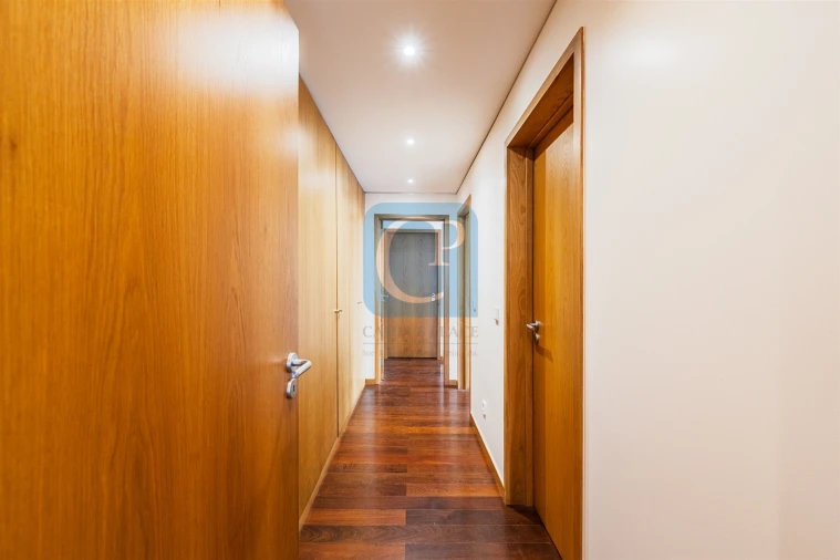 Apartamento T2 para Arrendamento em Ramalde Foto 12