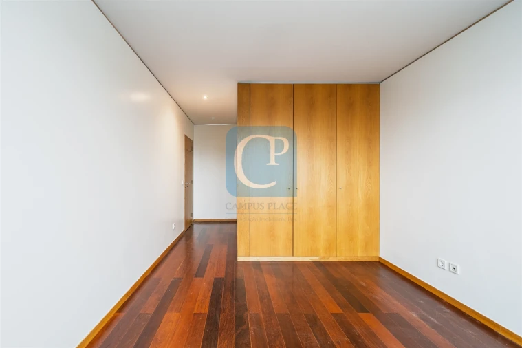Apartamento T2 para Arrendamento em Ramalde Foto 17