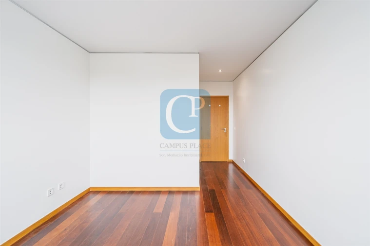 Apartamento T2 para Arrendamento em Ramalde Foto 13