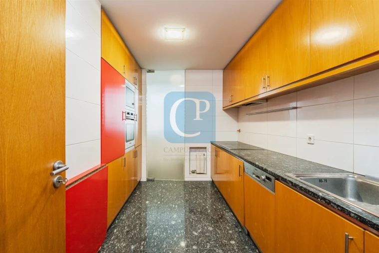 Apartamento T2 para Arrendamento em Ramalde Foto 9