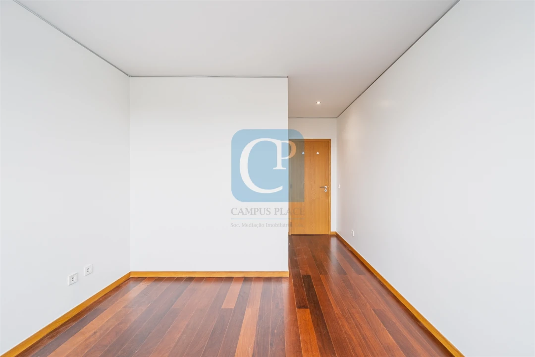 Apartamento T2 para Arrendamento em Ramalde Foto 13