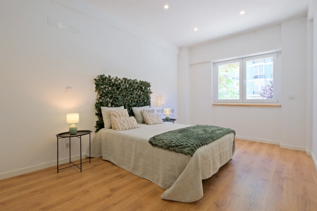 Apartamento T2 para Venda em Benfica Foto 11