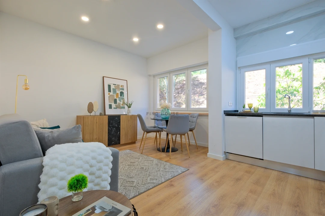 Apartamento T2 para Venda em Benfica Foto 1