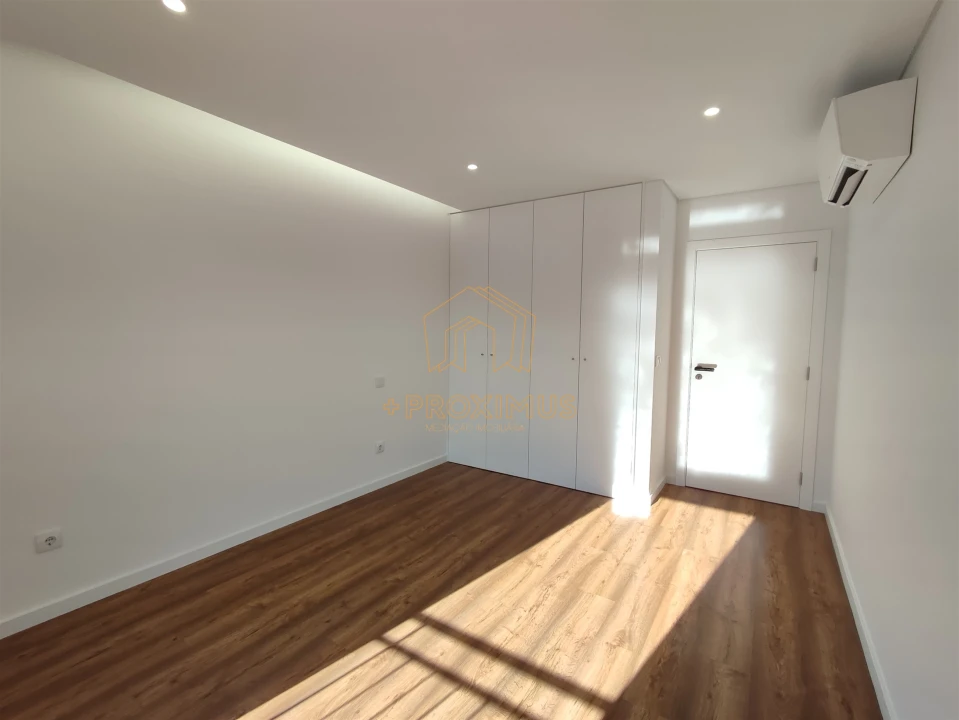 Apartamento T2 para Venda em Tavarede Foto 5