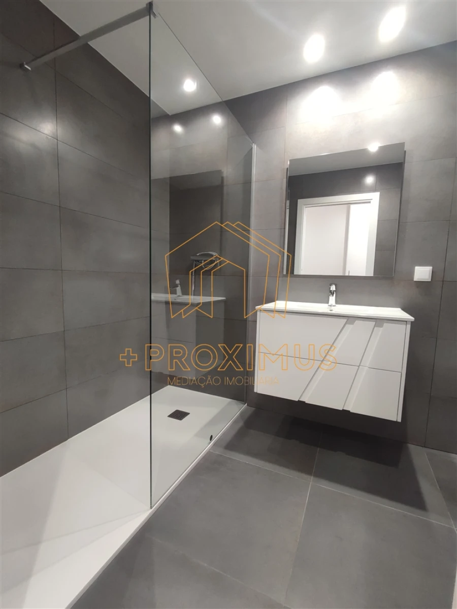 Apartamento T2 para Venda em Tavarede Foto 6