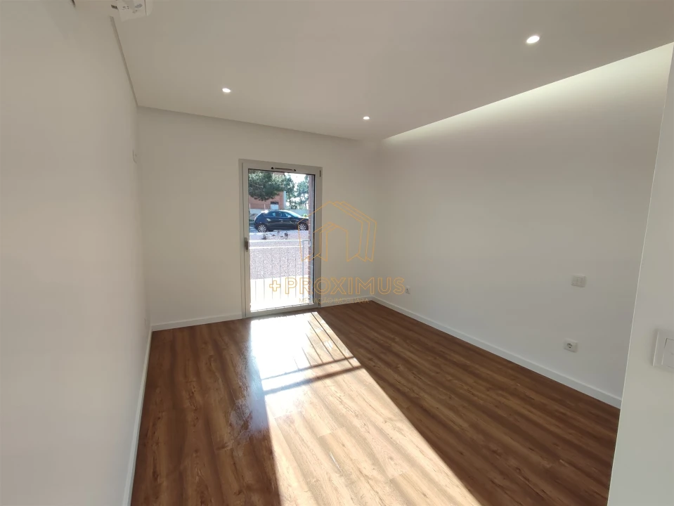Apartamento T2 para Venda em Tavarede Foto 4