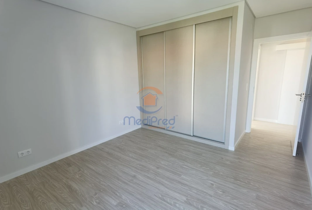 Moradia T4 para Venda em Pontinha e Famões Foto 21