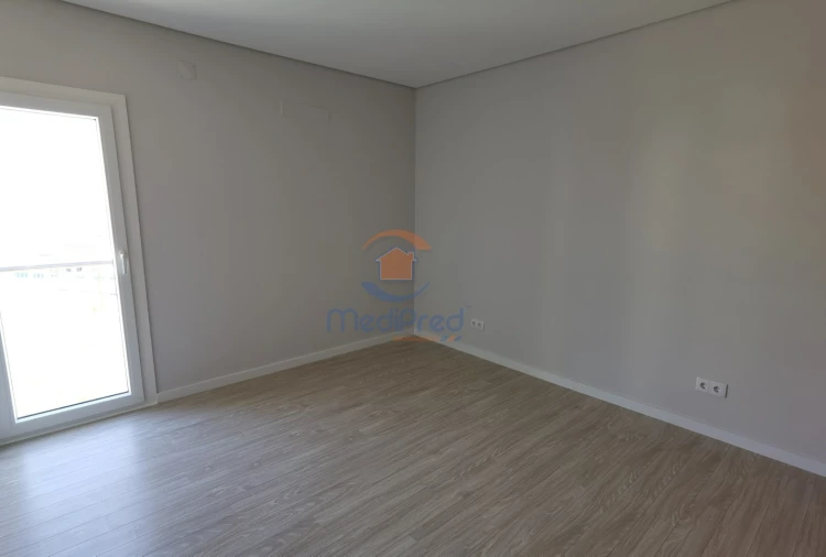 Moradia T4 para Venda em Pontinha e Famões Foto 18