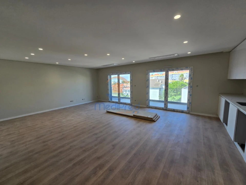 Apartamento T2 para Venda em Santo António dos Cavaleiros e Frielas Foto 2