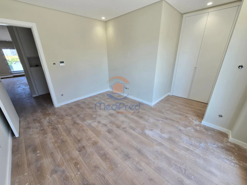 Apartamento T2 para Venda em Santo António dos Cavaleiros e Frielas Foto 20
