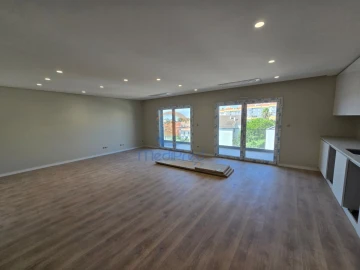 Apartamento T2 para Venda em Santo António dos Cavaleiros e Frielas