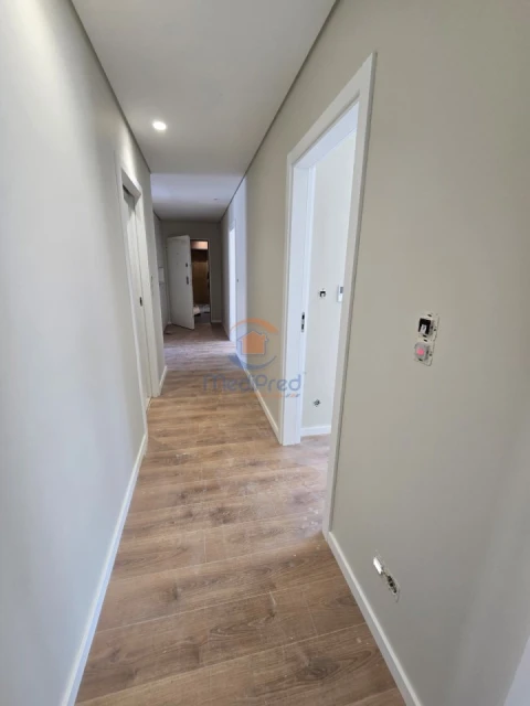 Apartamento T2 para Venda em Santo António dos Cavaleiros e Frielas