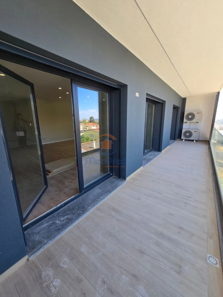 Apartamento T2 para Venda em Santo António dos Cavaleiros e Frielas Foto 3