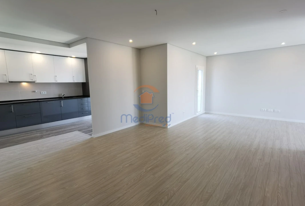 Apartamento T2 para Venda em Pontinha e Famões Foto 1
