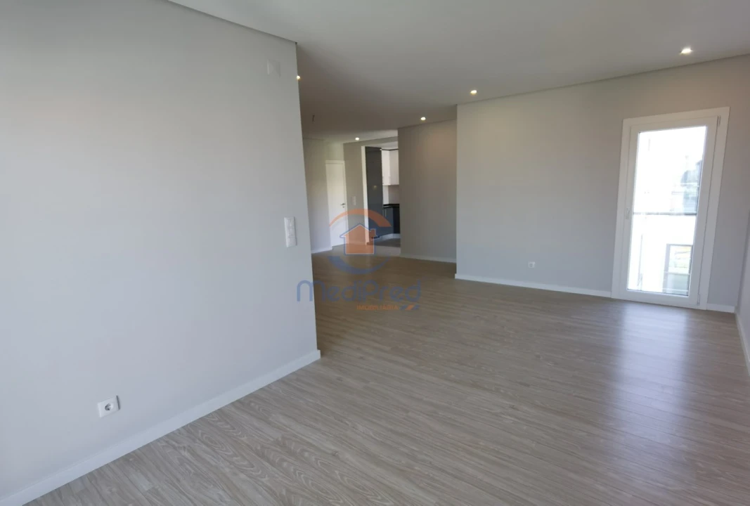 Apartamento T2 para Venda em Pontinha e Famões Foto 5