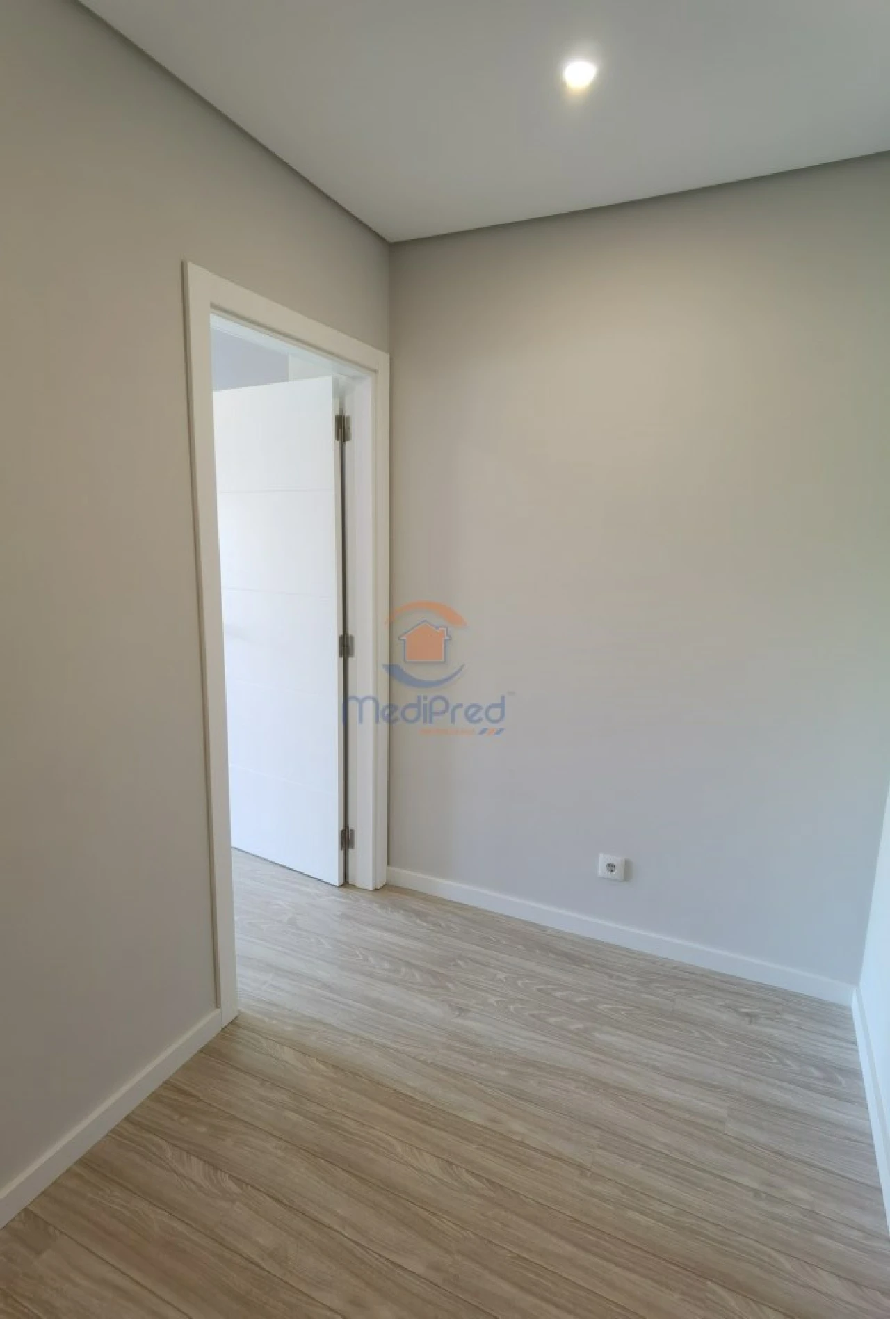 Apartamento T2 para Venda em Pontinha e Famões Foto 10