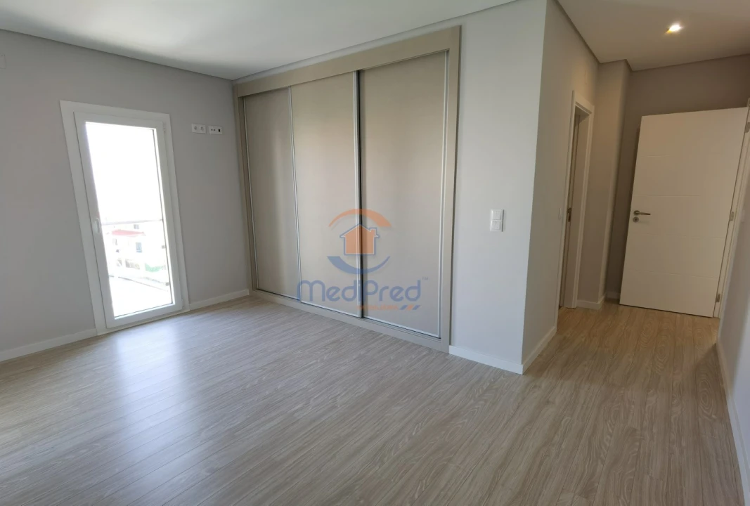 Apartamento T2 para Venda em Pontinha e Famões Foto 13