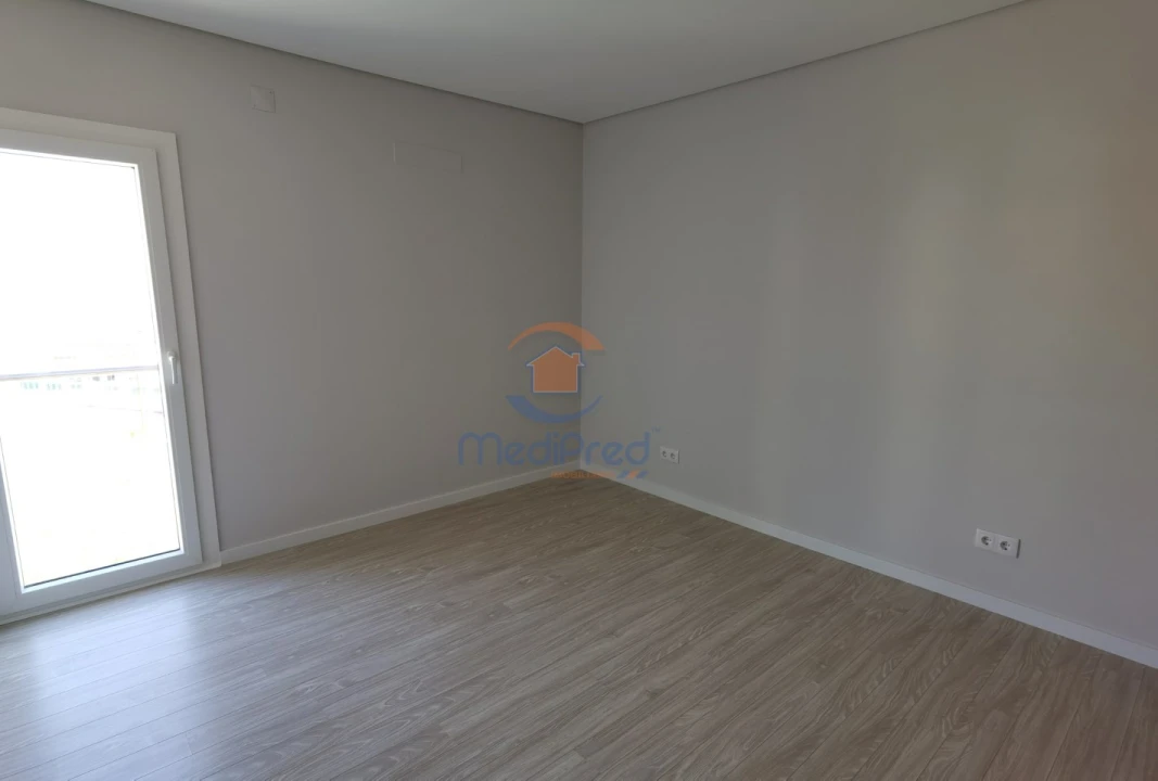 Apartamento T2 para Venda em Pontinha e Famões Foto 19